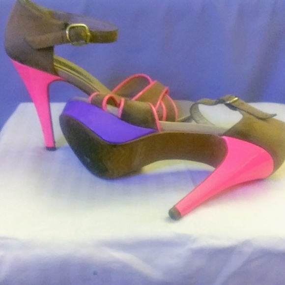 Heels - Picture 9 of 9